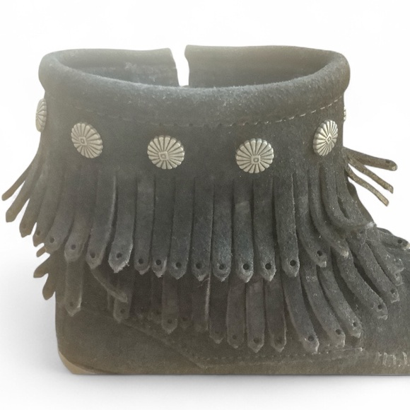 Black Suede Minnetonka Fringe Ankle Boots Boho Women’s Size 6 - Picture 8 of 8